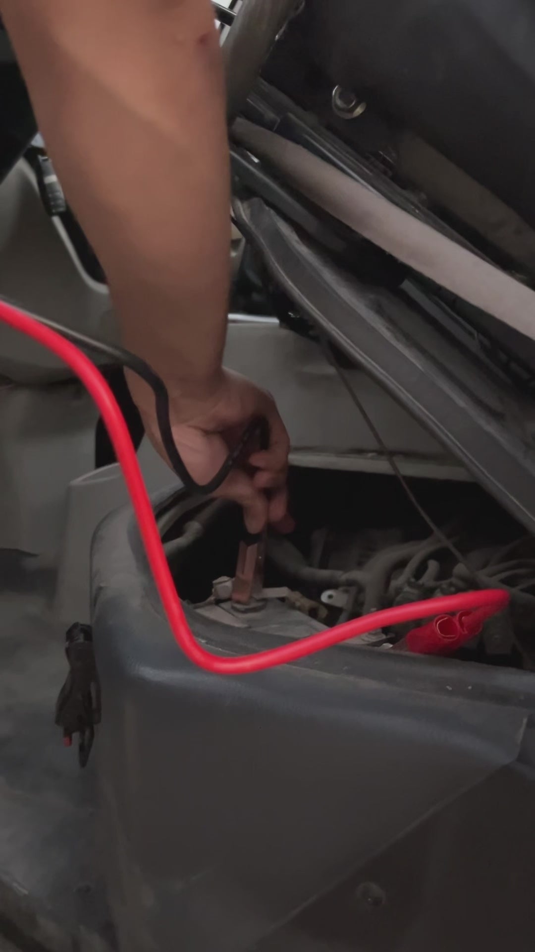 محول كهربائي من 12 فولط الى 220 فولط بسعة 1500 واط و 1000واط و 600واط